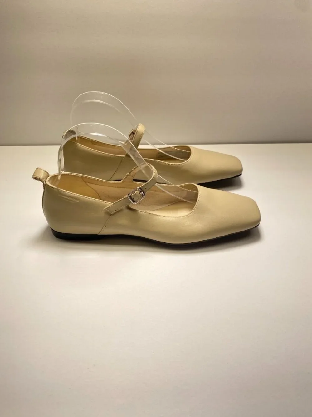 Vagabond Shoemakers WOmens Delia Mary Jane Flat Off White Leather Sz 38